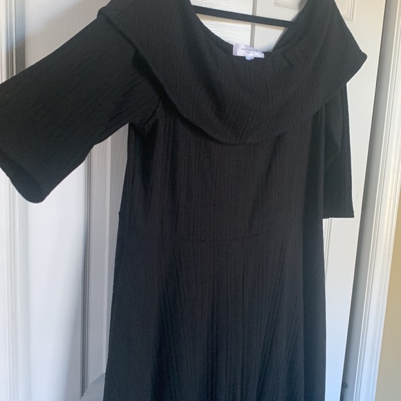 Off the Shoulder Knit plus sizes dress - Picture 3 of 4